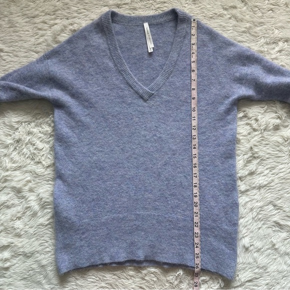 Aritzia The Group Babaton Sweater Alyssa V-neck Long Sleeve Alpaca Wool Blend XS - Picture 11 of 12